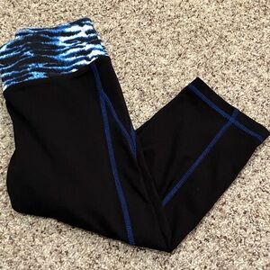 Material Girl Black Capri Leggings with Blue Accents – Size M